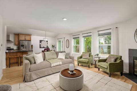 Lake Oswego is a charming town just south of Portland. It has a lovely downtown full or shops, restaurants, bars, and other activities.