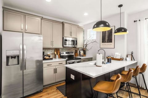 Fully Stocked Kitchen w/Island Seating