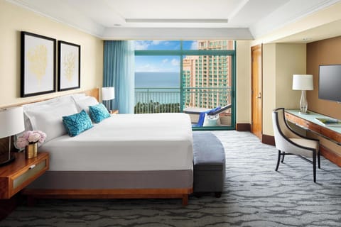 TheReef_One_Bedroom_Suite_Bedroom_Water_View