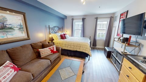 Indoors, Home Decor, Screen, Furniture, Living Room