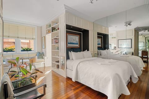 From entrance to bed, the open-plan layout is designed for effortless movement, easy living, and a cohesive blend of rest, dining, and relaxation.
