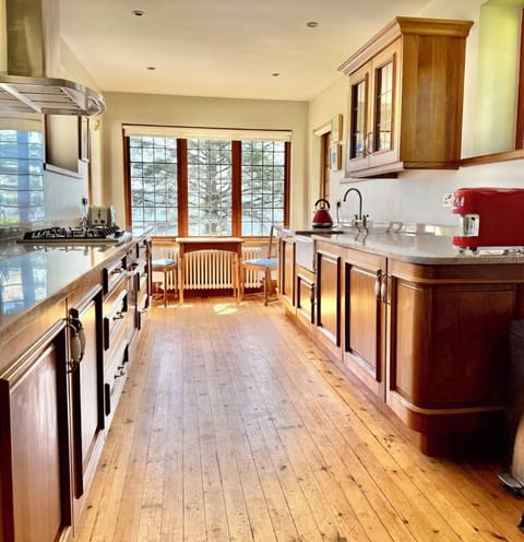 Large, well equipped kitchen