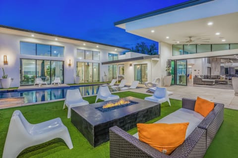 Relax by the fire pit in this private Scottsdale backyard!