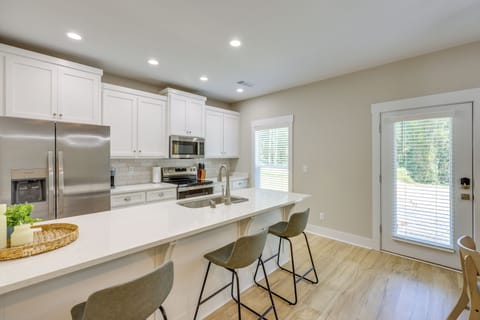 Kitchen | Keurig Coffee Maker | Blender | Toaster | Cooking Basics