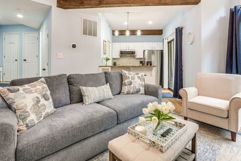 Living Room | Queen Sleeper Sofa | Smart TV | Fireplace