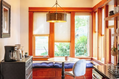 Kitchen - Dining nook next to coffee station
