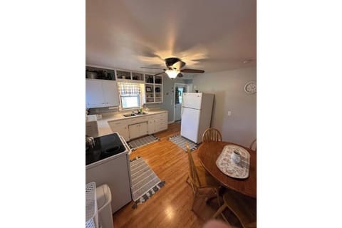 Dining area in kitchen - extra leaf for table and 2 extra chairs.