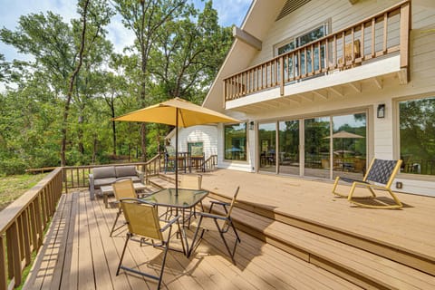 Eustace Vacation Rental | 4BR | 3BA | 2,200 Sq Ft | Step to Enter