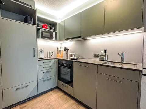 Kitchen, Countertop, Kitchen Appliance, Cabinetry, Interior Design, Major Appliance, Furniture, Home Appliance, Flooring, Kitchen Stove