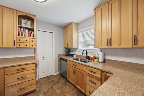 Enjoy culinary adventures in a sunlit space with modern amenities and stylish decor!