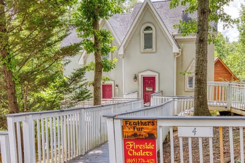 Pigeon Forge Vacation Rental "Feathers and Fur" - Entrance 
