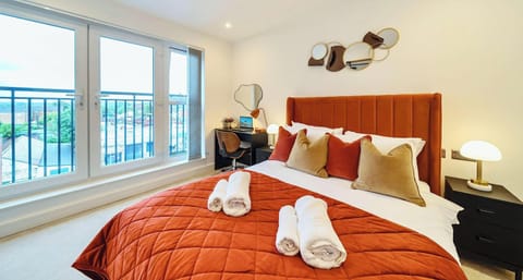 COMFORTABLE DOUBLE BED, GET A SMALL DISCOUNT BY USING THE COUPON CODE "STAY5" ON OUR REDWOOD STAYS . COM WEBSITE!