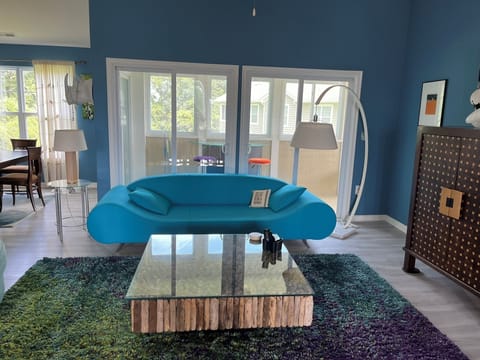 Welcome to a light-filled open floorplan for entertaining or peacefulness!
