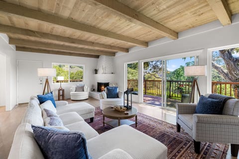 Welcome to "The Aerie"! Private Carmel Retreat Near Town