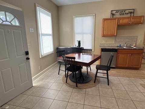 kitchen - seating for 4