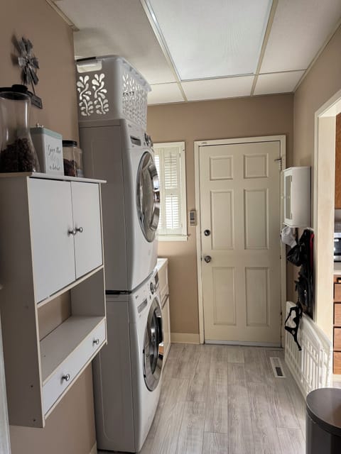 Full laundry/mud room