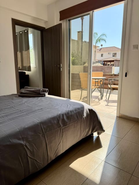 Bedroom leading to veranda