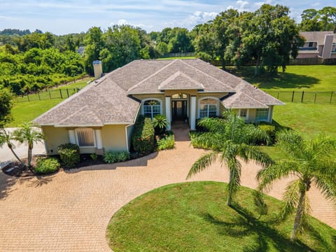 Plenty of parking (see all pics), bring your boat, RV, jet skis or bikes.