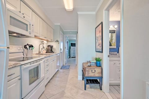 Glass-Top Stove/Oven | Microwave | Under-Cabinet Lighting | Granite Countertops