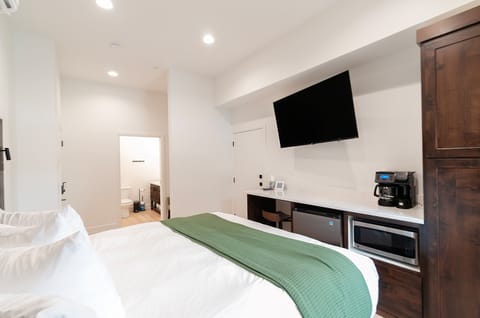 Bedroom area to Bathroom