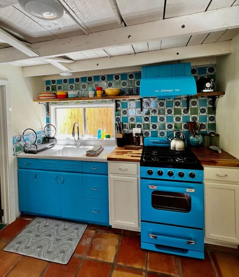 Kitchen - Fully Stocked, Classic Custom Appliances: Fridge, Microwave, and Stovetop/Oven