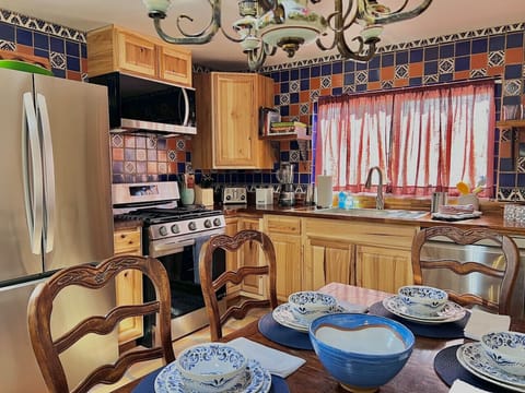 Kitchen - Modern Appliances: Fridge, Microwave, Stovetop, Oven, and Seating