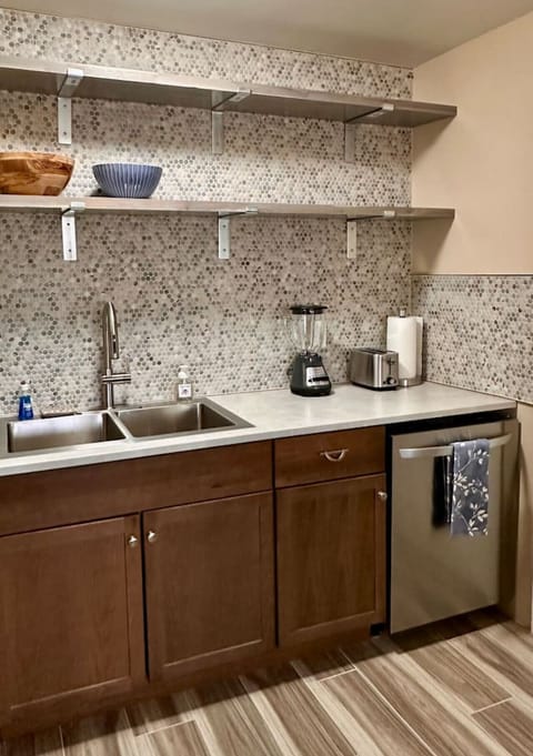 Kitchen - Blender, Toaster, Dishwasher, and MORE!