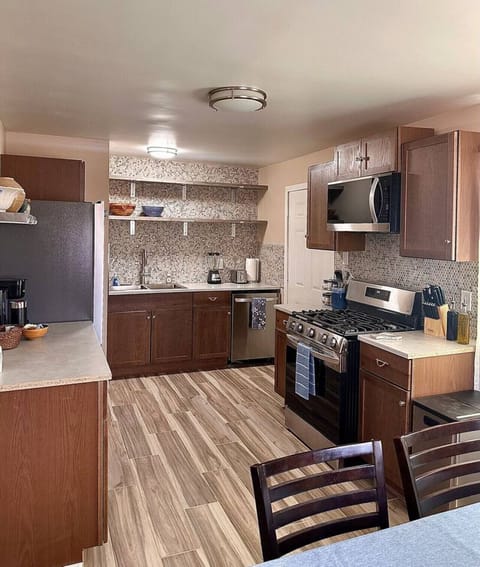 Kitchen - Modern Appliances: Microwave, Oven, Stovetop, Fridge, Dishwasher, Coffee Machine, Blender, Backdoor to yard, and MORE!