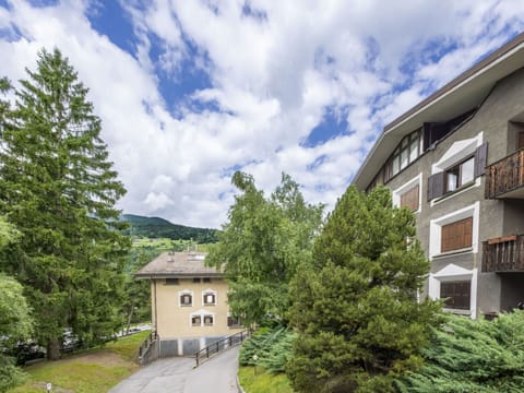 Building, Window, Home, Residential Area, Architecture, House, Roof, Human Settlement, Rural Area, Cottage