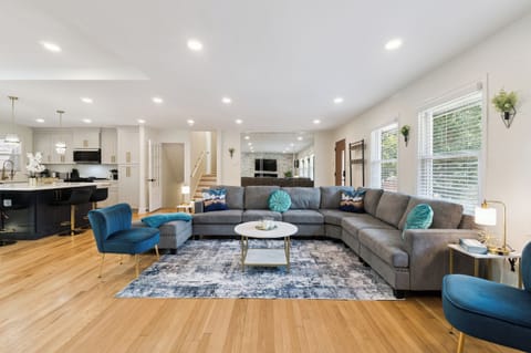 Open concept LivingRoom w/ TV,Kitchen w/ island,new appliances,Dining -MainLevel