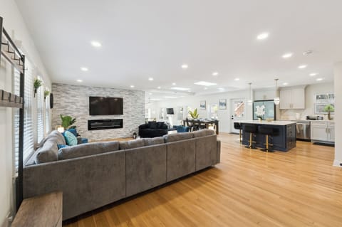 Open concept LivingRoom w/ TV,Kitchen w/ island,new appliances,Dining -MainLevel