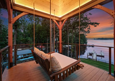 Welcome to Moonlight Cove! Amazing porch swing perfect for reading, coffee or adult beverage!