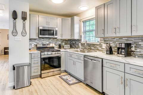 Kitchen | Cooking Basics | Drip Coffee Maker