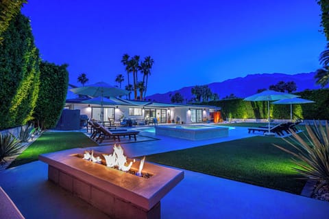 Sweeping mountain views, private yard, heated saltwater pool, spa, firepit, BBQ