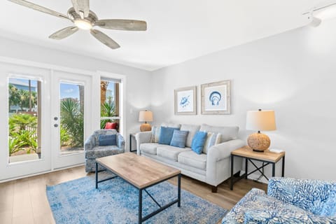 Grand Caribbean 106 - Living Room