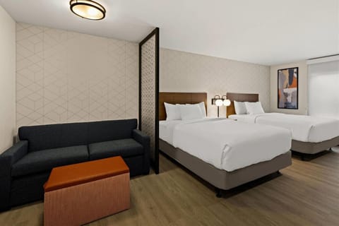 2 Queen size bedroom