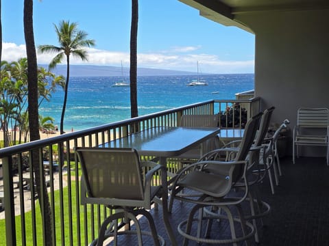Spacious lanai with dining table and chairs to relax & enjoy the view.