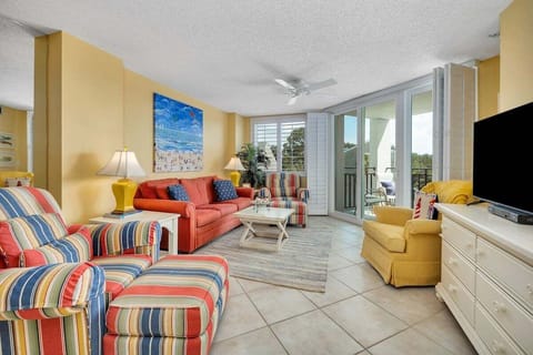 North Breakers 401 - Living room with patio access