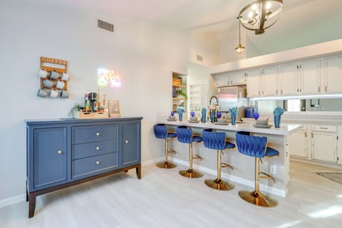 Kitchen | Breakfast Bar