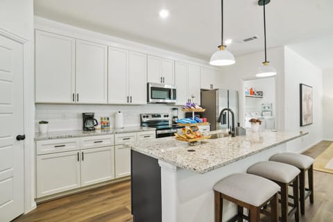 Kitchen – Granite Counters and Island Seating