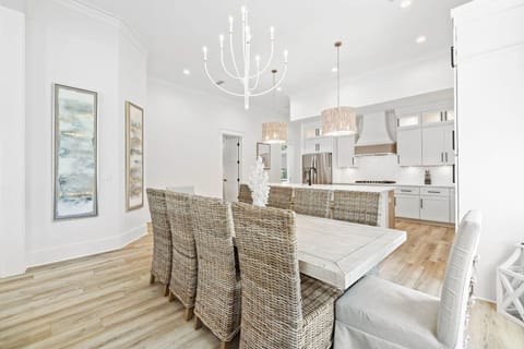 Dine in comfort and style. (Juan Fine Day)