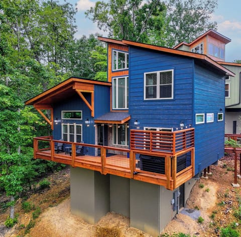 Less than 0.5 miles to Dollywood (hear the coasters from here) - private hot tub, wraparound deck, surrounded by trees - built August 2025