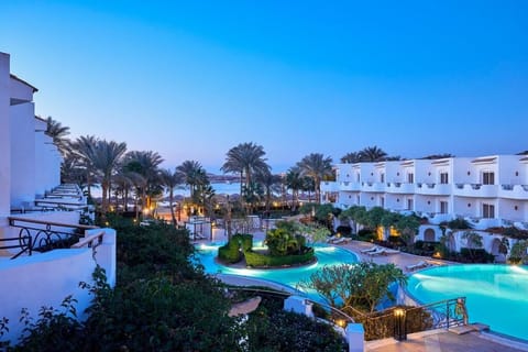 2 Outdoor pools