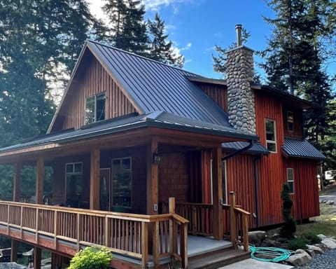 Beautiful Meadow Lodge located at the end of its own private drive.  Forest views surround this house and can be enjoyed on large wraparound deck.
