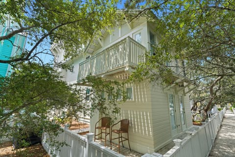 WELCOME TO ARISE AND SHINE IN SEASIDE, FL!