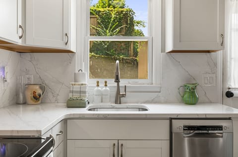 Fully Equipped Kitchen w/ Stainless Steel Appliances