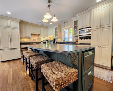 Main House - Kitchen Dining (2)