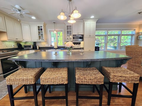 Main House - Kitchen Dining (1)