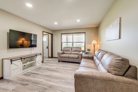 Amboy Vacation Rental | 3BR | 2BA | 1,800 Sq Ft | 2 Steps Required