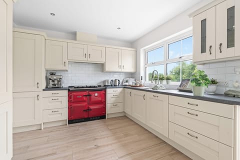 dc3450f1-24af-454f-999a-a1085c65214f